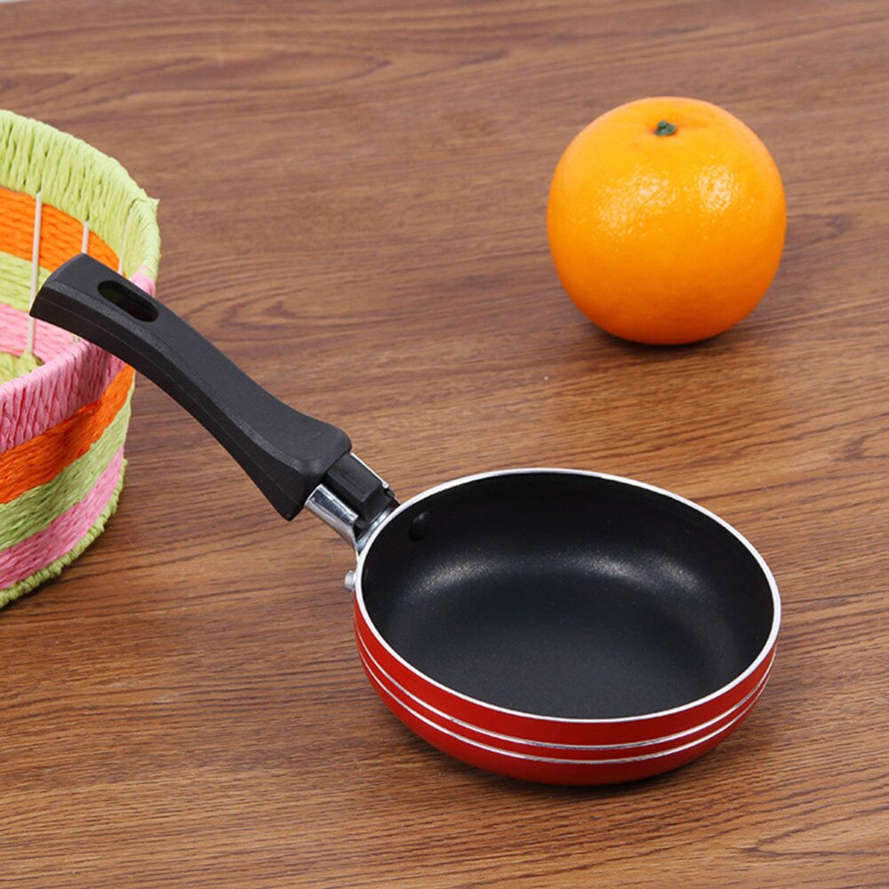 Mini Fried Eggs Saucepan Small Frying Pan Flat Non-stick Cookware Roasting Pans (Random Color)