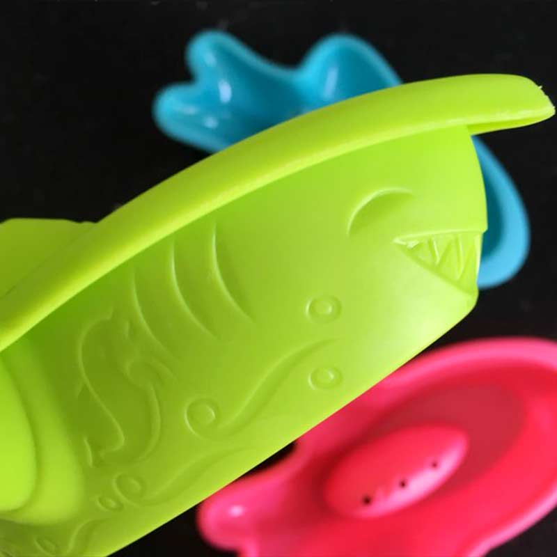 4Pcs / Set Boat Baby Bath Toy Plastic Classic Cute Underwater Shark Bathroom Swimming Toy Children Bath Toy