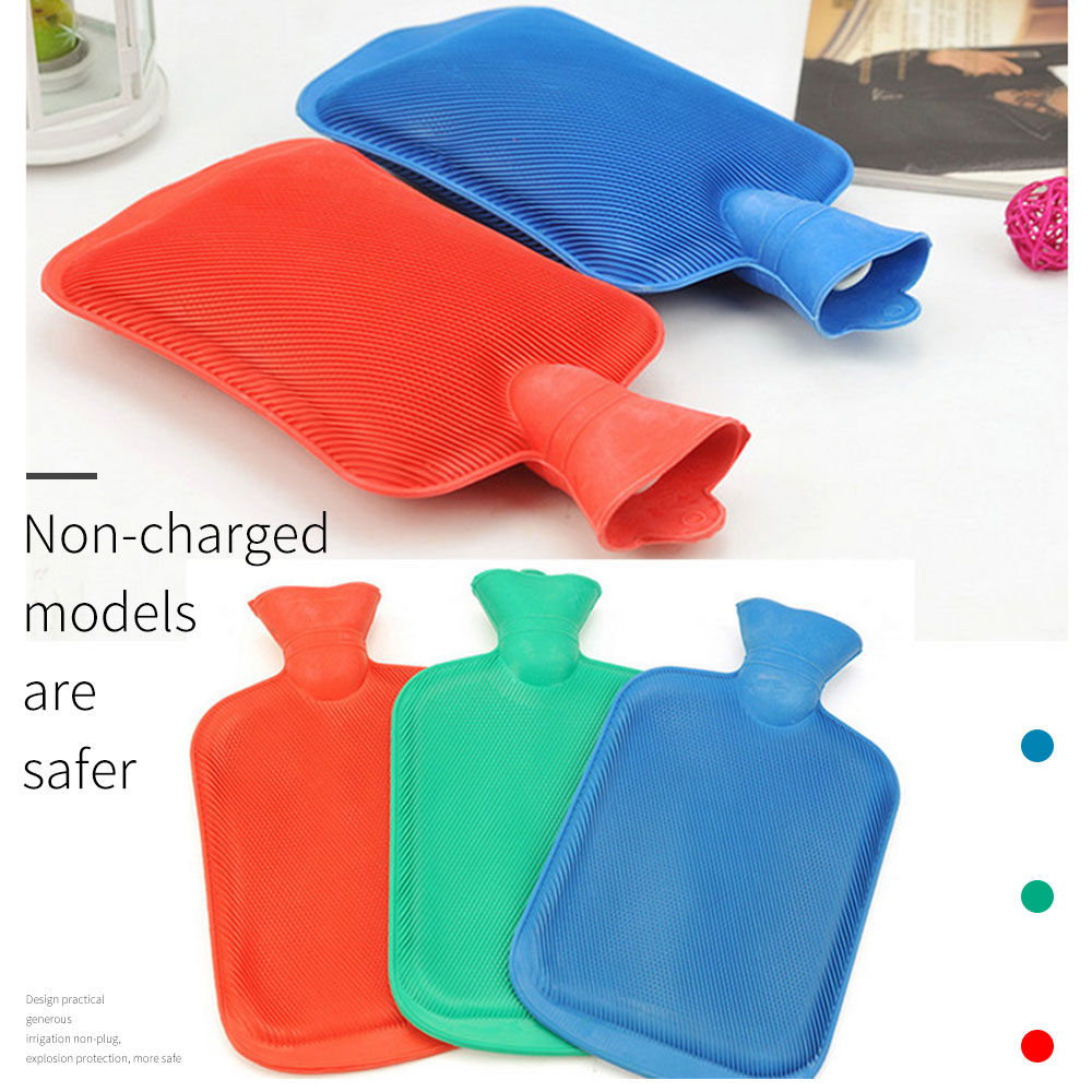 Bærbar varmepose vintervarmer skrue naturgummi gummi vandindsprøjtning 2 liters vandpose tilfældig farve