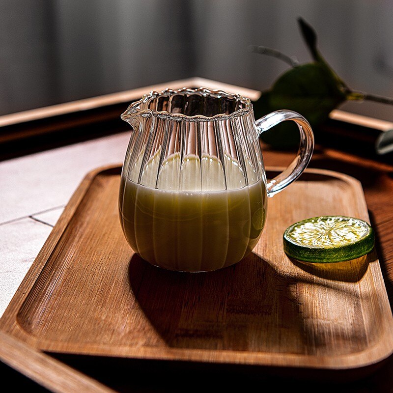 Jarra de leche de cristal a rayas japonesa, taza resistente al calor, separador de café, té de la leche, jarra transparente con mango