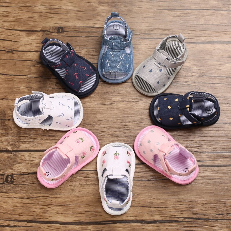 Rutschfeste sandalen für babys und mädchen, Ideal zum laufenlernen, mit weicher sohle, rutschfestem karomuster, schleife und stoffmuster.