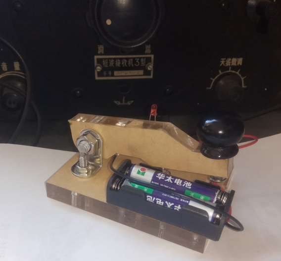 CW-ejercitador de código Morse, caja de batería con teclas cargadas, sonido de zumbador y flash