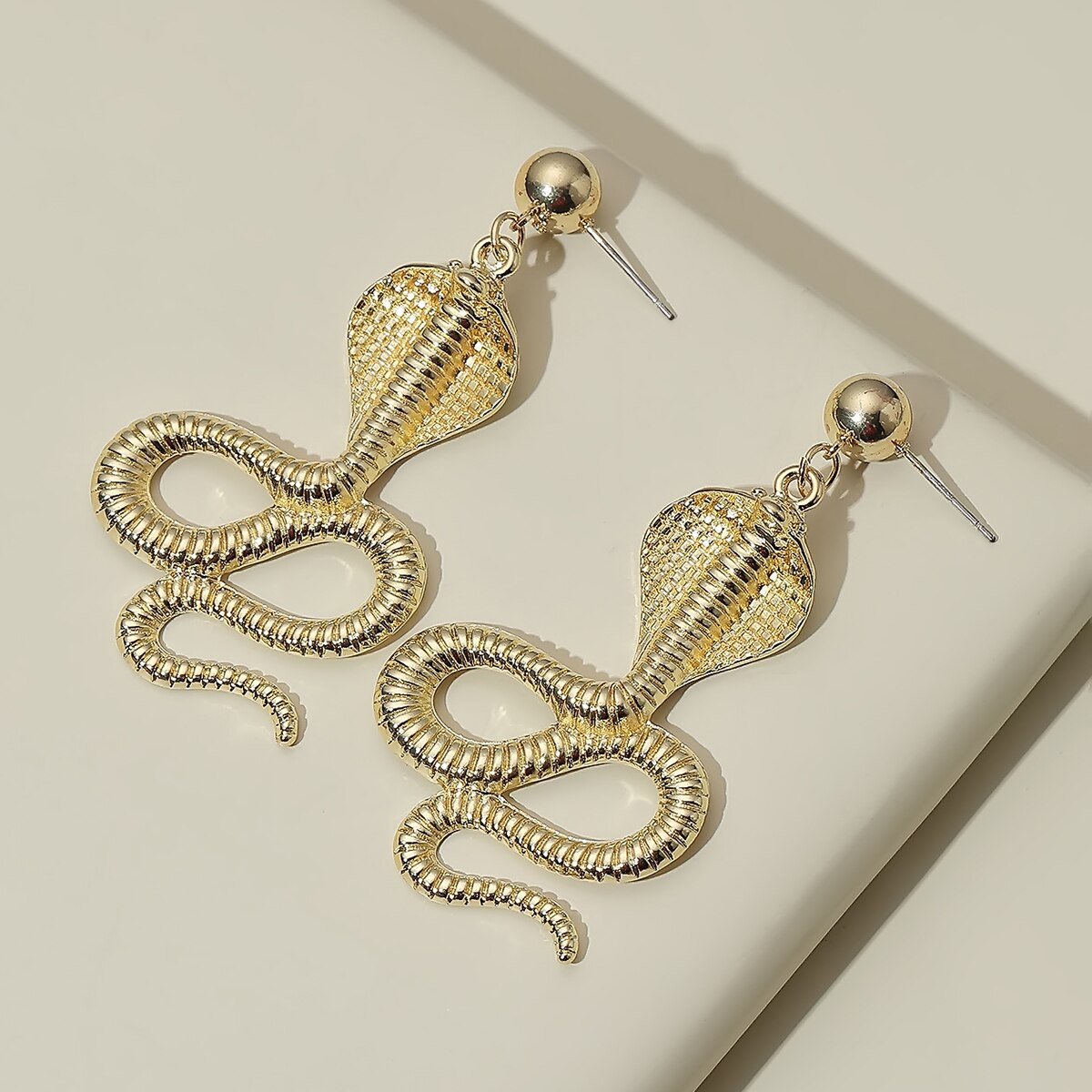 Europe Jewelry Personality Distorted Gold Snake Geometric Female Exaggerated Embossed Zinc Alloy Stud Earrings: Bronze