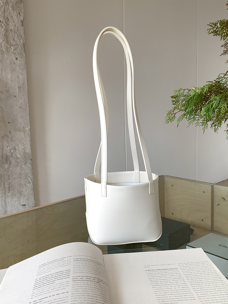 Bolso sencillo de un hombro para axila, bolso tipo cubo de cuero PU a la para mujer, bolso cuadrado pequeño rojo coreano para verano y otoño: Negro