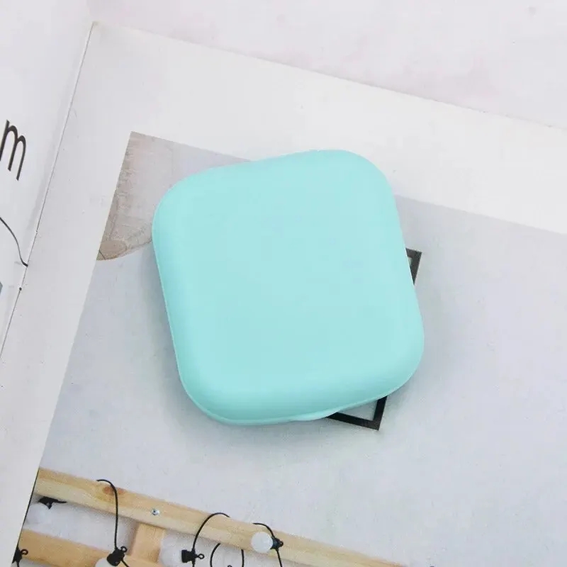 1 Stück quadratischer Mini-Kontaktlinsenbehälter mit Spiegel für Frauen, bunte Linsenbox, Augenbehälter, schöne Reise-Sets
