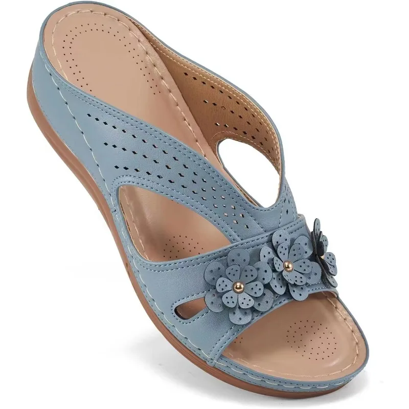 Zapatillas de mujer de tendencia 2024, zapatos de playa con cuña hueca y flores informales, sandalias antideslizantes cómodas con plataforma a la para actividades al aire libre: Azul / 41