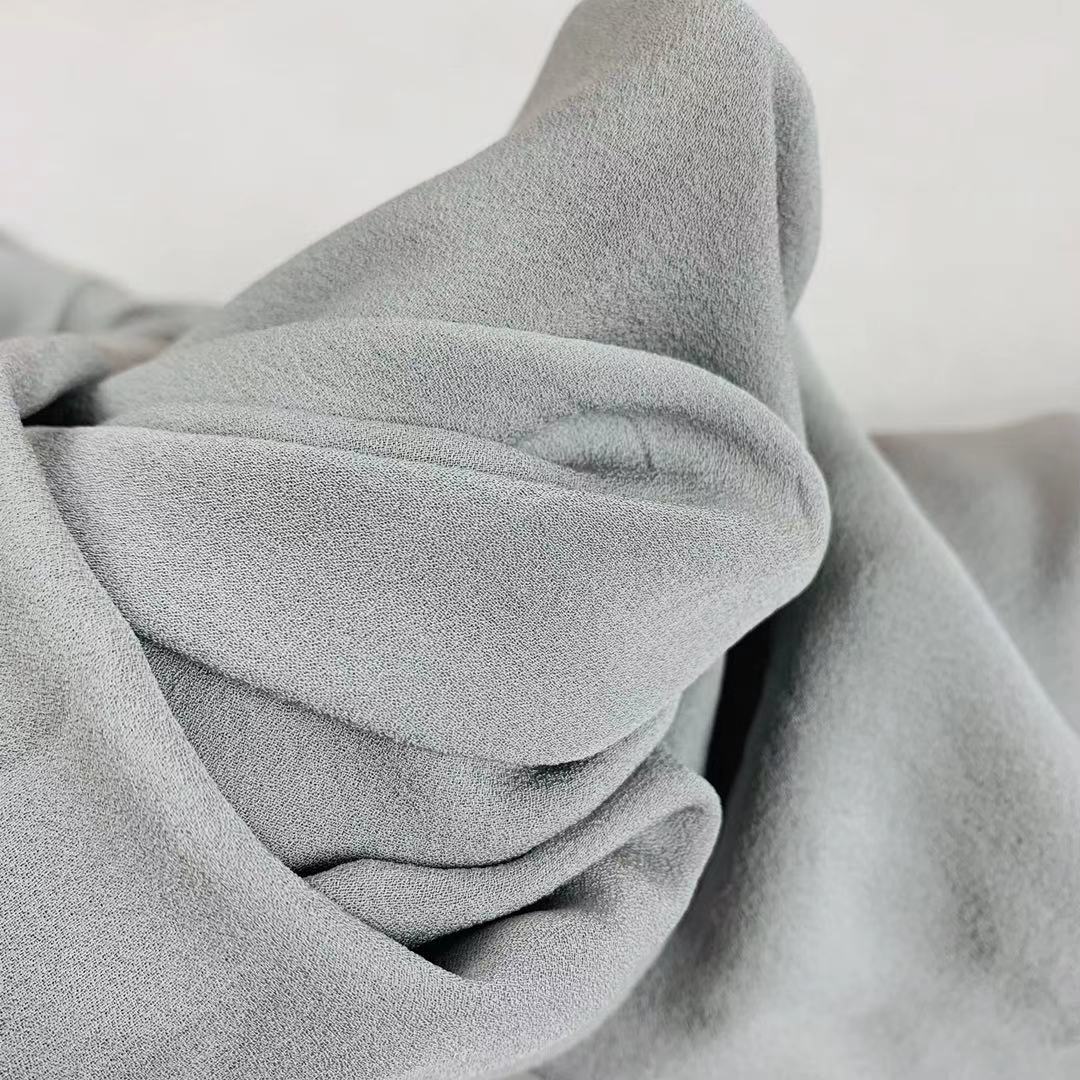 Crêpe lourde en soie mûre, 1 mètre, 23mm, 135cm, 53 pouces, couleurs unies, large au mètre: gray