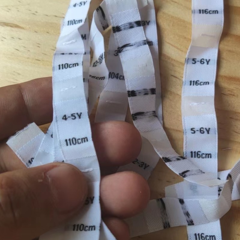 50 stks Geweven maat label doek maten labels 2-3Y 3-4Y 4-5Y 5-6Y 6-7Y 7-8Y 8-9Y 9-10Y Wit damast polyester Kleding Label
