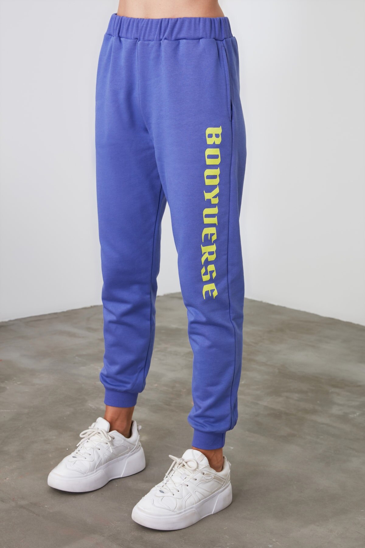 Trendyol Lila Gedruckt Basic Jogger Stricken Jogginghose TWOAW21EA0307