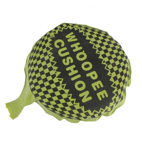 1Pc Willekeurige Kleur Grappige Whoopee Cushion Trick Fun Scheet Pad Kussen Jokes Knevels Pranks Maker Hallowmas Goederen April Fools speelgoed