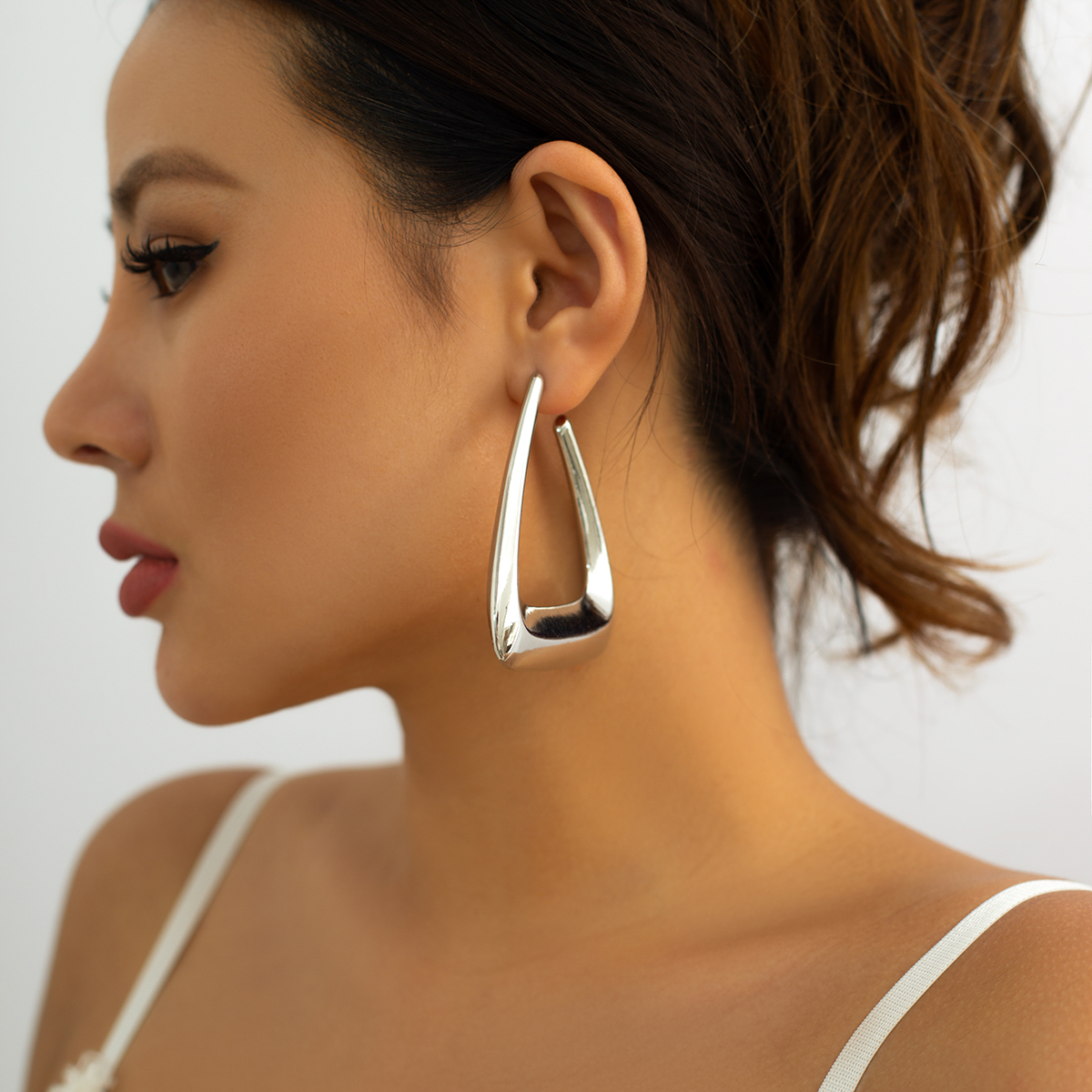 Pendientes de aro grandes y ahuecados para mujer, aretes grandes y elegantes de , accesorios de joyería, 2023: PLATEADO