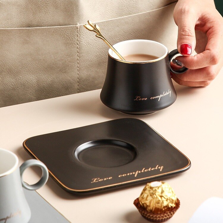 Ensemble de tasse à café et soucoupe à bordure dorée européenne ensemble de thé de l'après-midi ensemble de café en céramique de Restaurant occidental
