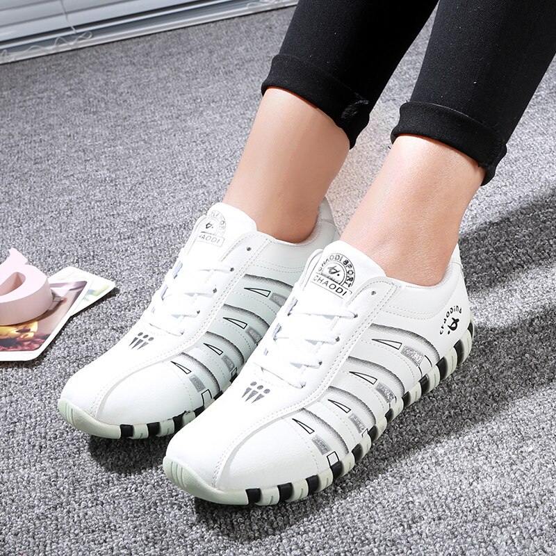 Str. 36-41 komfortable lav top sneakers letvægts kvindelige flats printing damer vilde sportssko kvinder walking sko afslappet