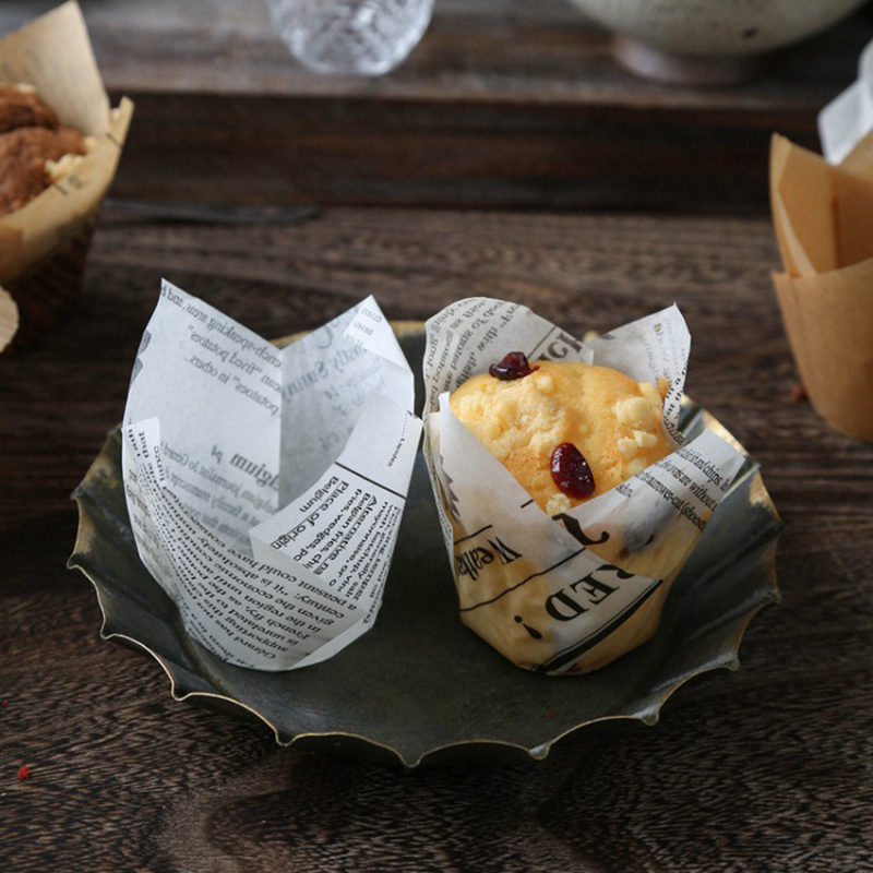 50 stk avisstil cupcake liner bagningskop til bryllupsfest caissettes tulipan muffin cupcake papir kop olietæt kageindpakning