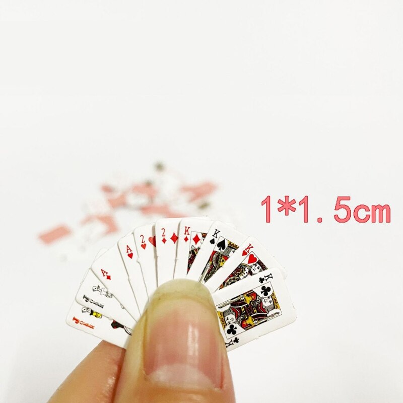 2 Sets 1:12 Grappig Mini Desktop Poker Kaarten Kinderen Speelgoed Leuke Miniatuur Poppenhuis Accessoires Leuke Mini Poken Willekeurige Stijl