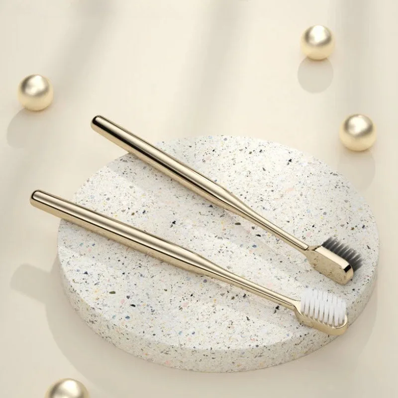 1-6 stücke Luxus Weiche Zahnbürste Männer Frauen Erwachsene Zahnbürste Gold Silber Dental Pinsel Eleganz Sanfte Zahnbürsten