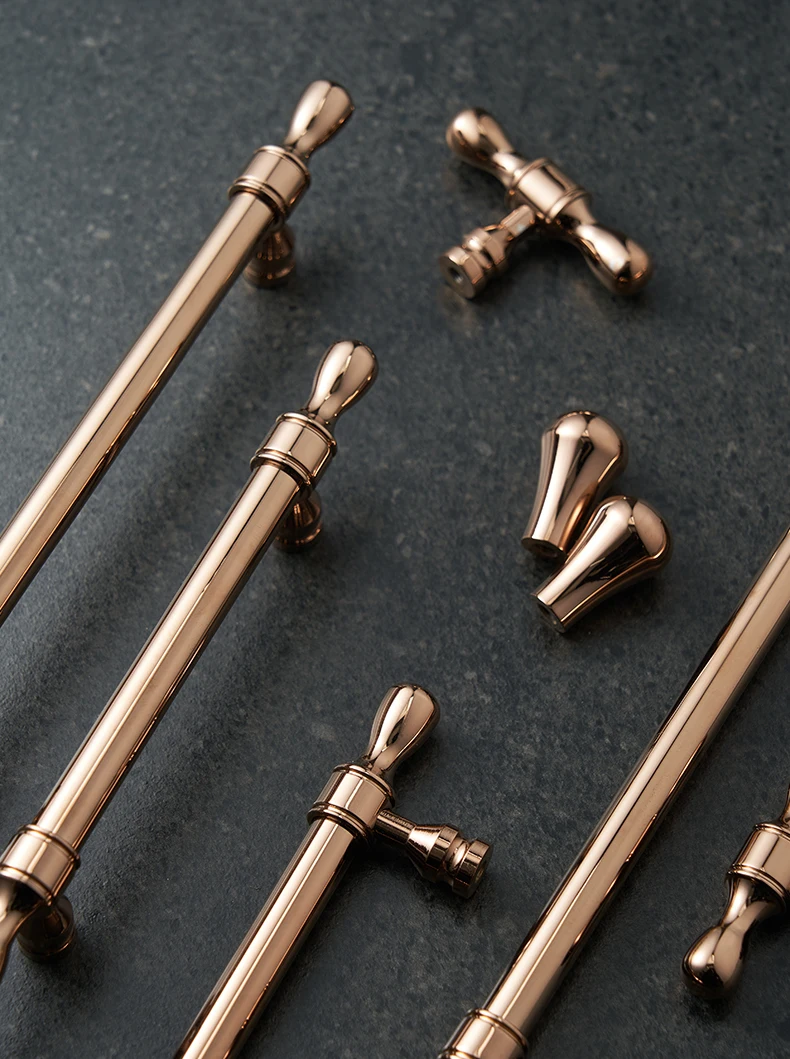 Messing dørhåndtak og knotter til skap, skuffehåndtak i rosegull, vintage kjøkken, langt håndtak, garderobeskap, kommodebeslag