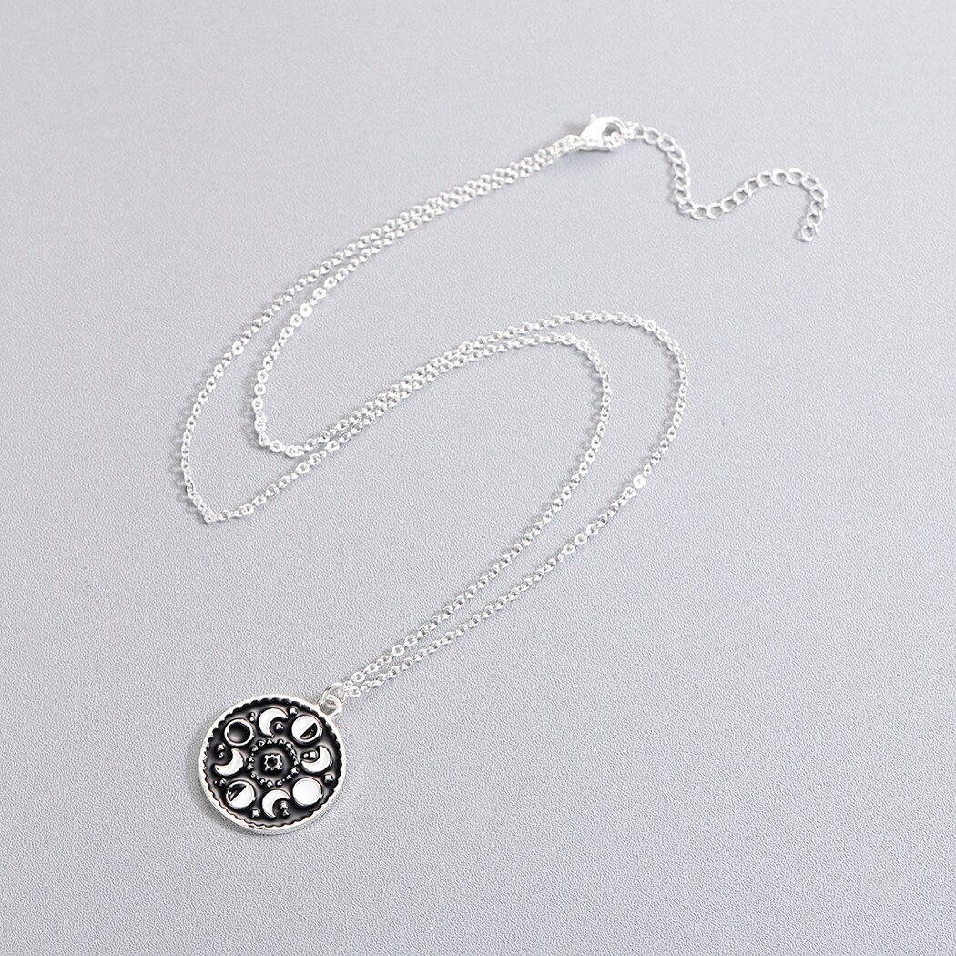 QIMING Moon Phase collana nera per donna Glow In The Dark collane con pendente a mezzaluna Vintage con smalto luminoso incandescente