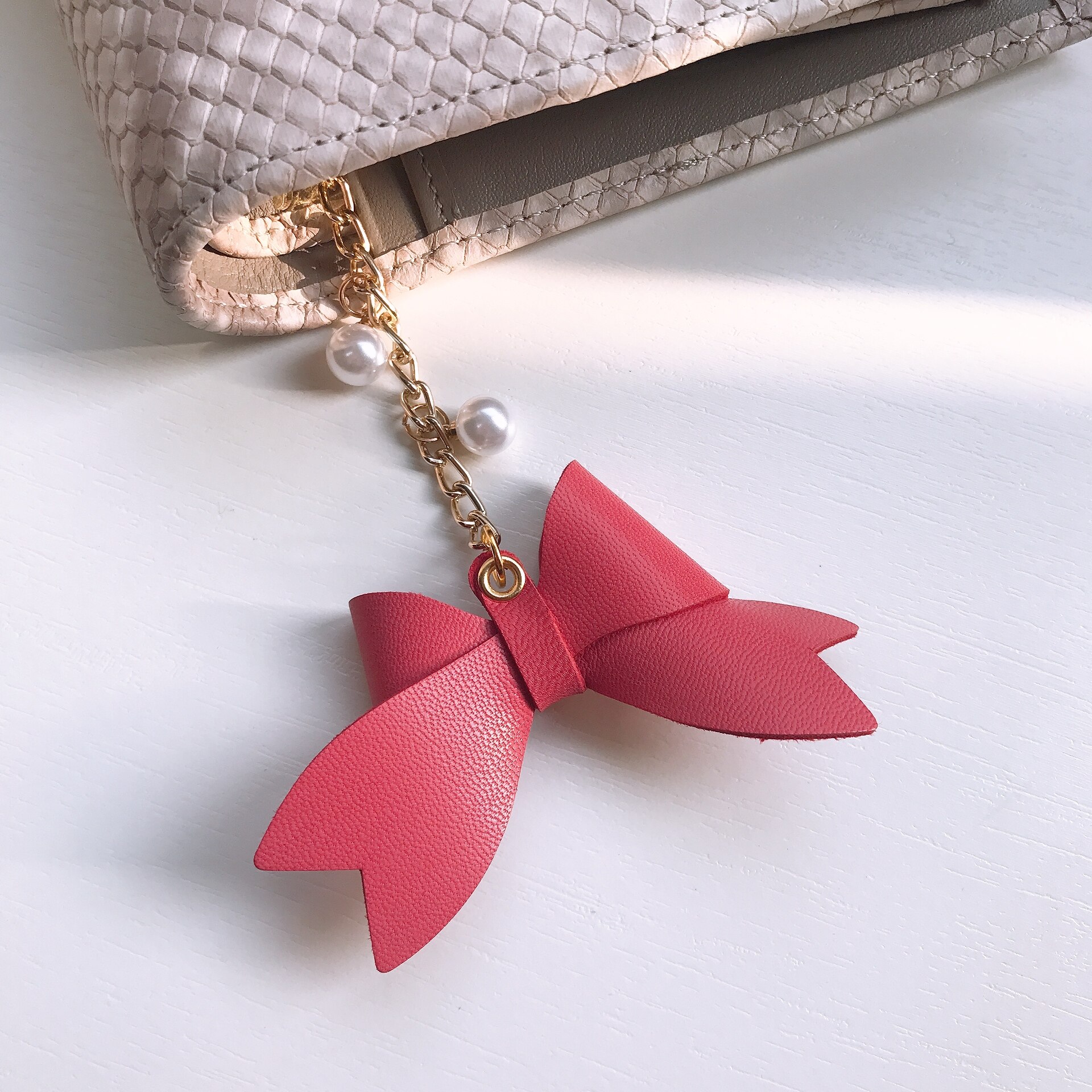 Pendentif en peau d&#39;agneau avec nœud papillon en perle, pour Journal, carnet de notes, décoration douce, accessoires mignons pour planificateur: Red