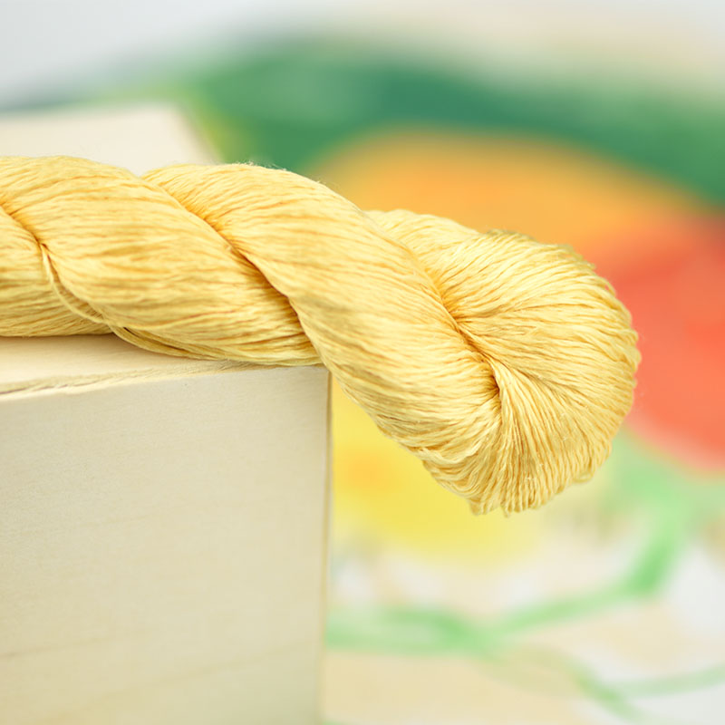 1 väri 400m suzhou kirjonta 100%  luonnonsilkki brodeerattu lanka silkki tee itse silkkinen kirkas värilinja oranssinruskea: 2