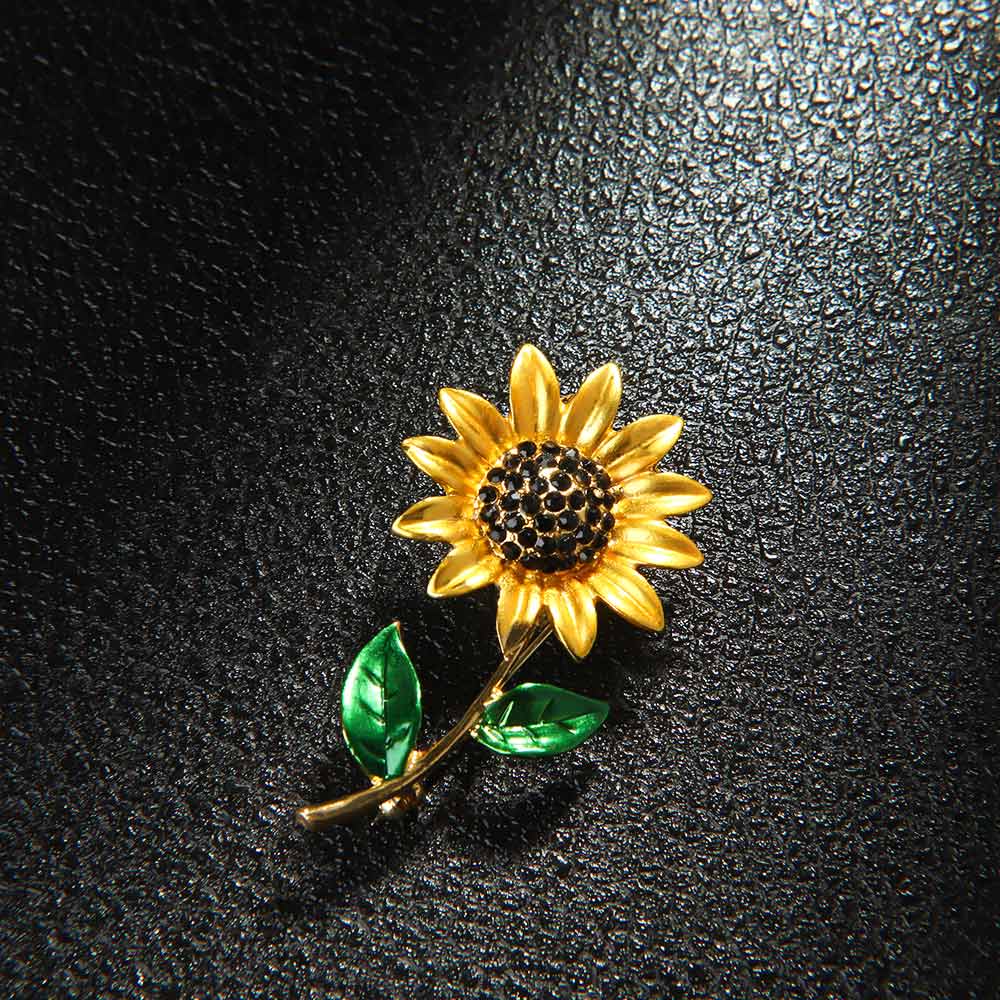 1Pcs Zonnebloem Emaille Broche Delicate Geel Paars Elegante Vrouwen Meisjes Strass Revers Pin Kleding Accessoires Sieraden
