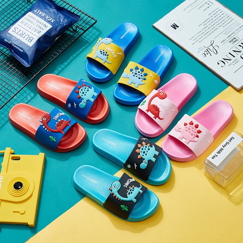 Zomerse dinosaurus kinderslippers voor jongens meisjes slippers pvc zachte zool antislip strand sandalen kinderen thuis badkamer slippers