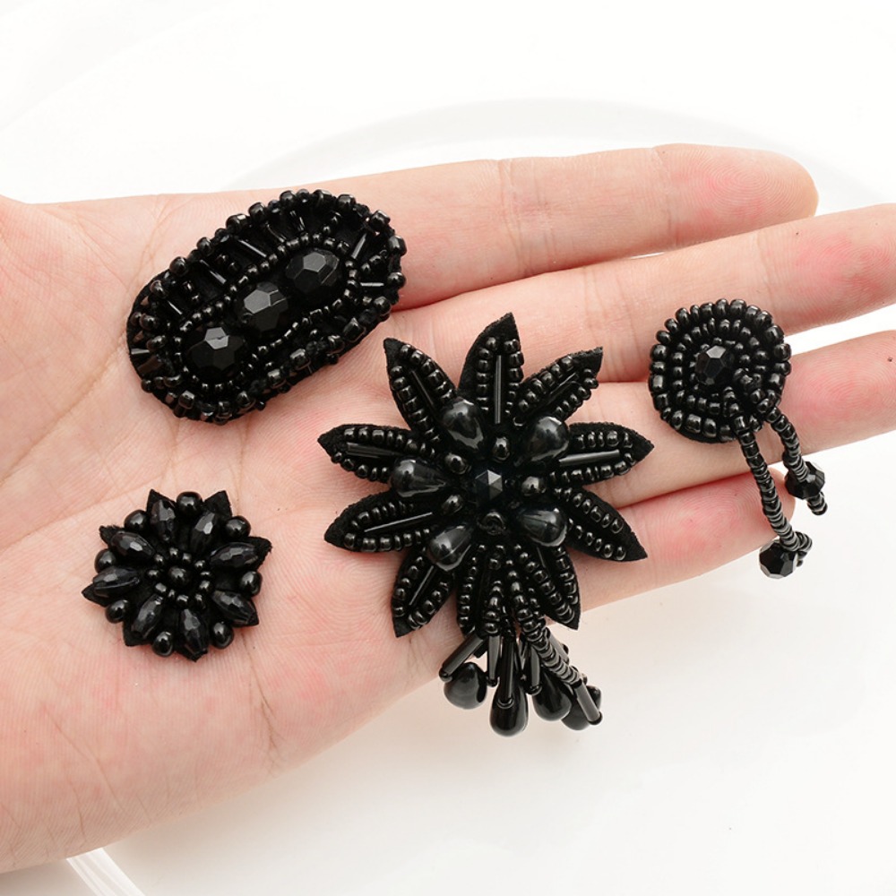 Cuentas hechas a mano, cuentas simples negras, tubo, flores, hojas, estrella, pegatina de tela pequeña, ropa, pantalones, decoración, parche con agujero