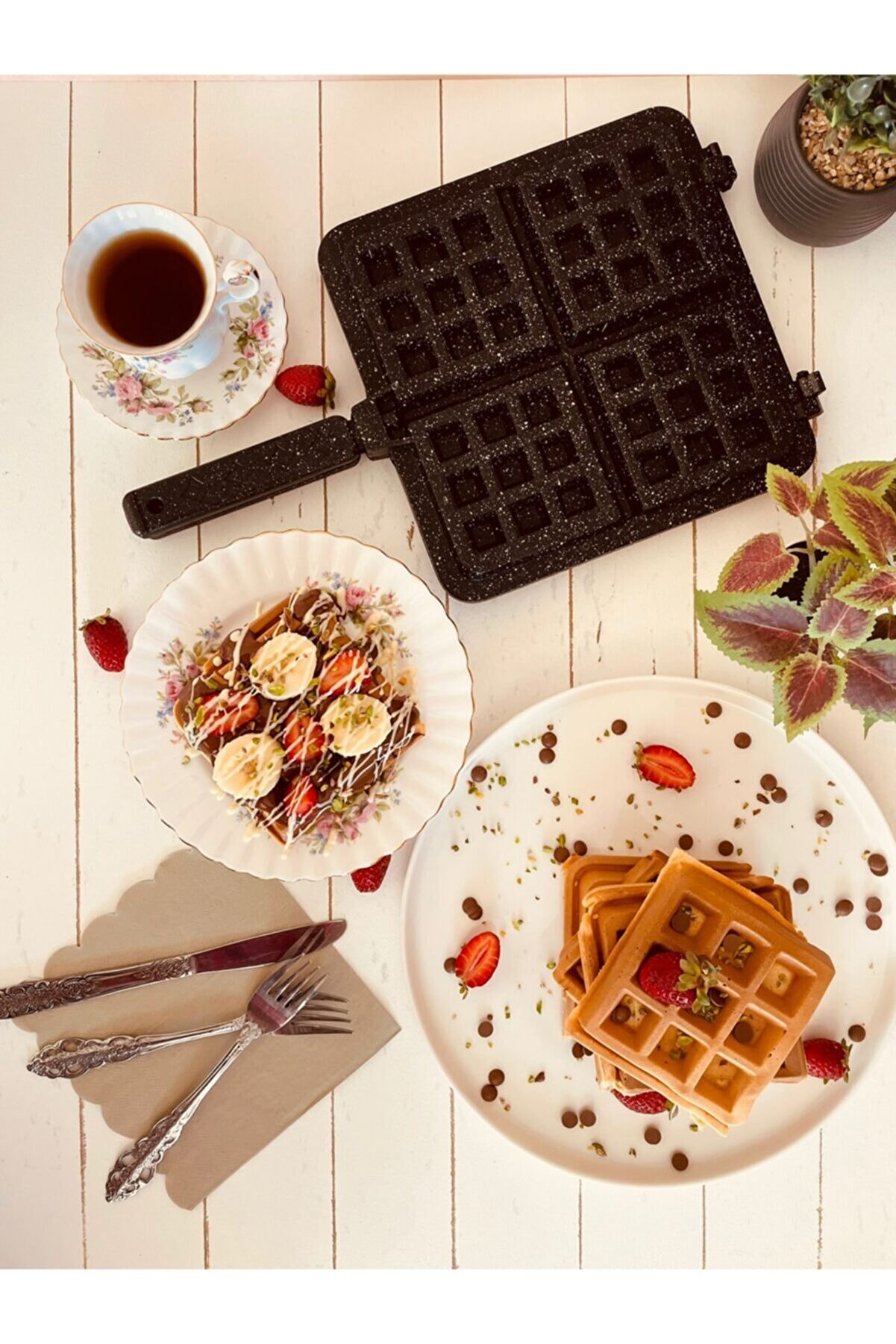 Cast Iron Waffle Maker Toast Sandwich Kitchen Accessories 22x22 Size Fireproof Non-Stick Breakfast Cooker Pans Pots Cooking