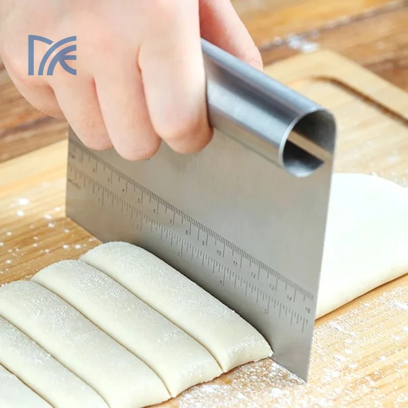 Stainless Steel Pizza Cutter Dough Pastry Scraper with Measuring Scale Multifunctional Cake Bread Separator Scale Knife