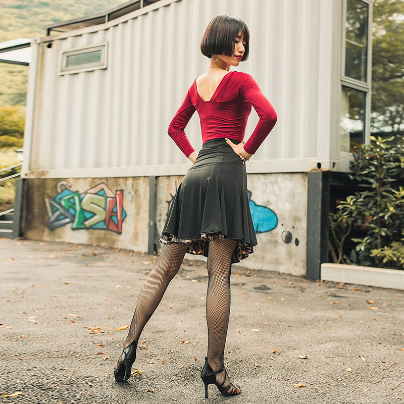 Chemise de danse Standard à manches longues, haut Latin noir et rouge, confortable à porter pour la pratique de la danse, pour salle de bal latine haut de danse, L2861
