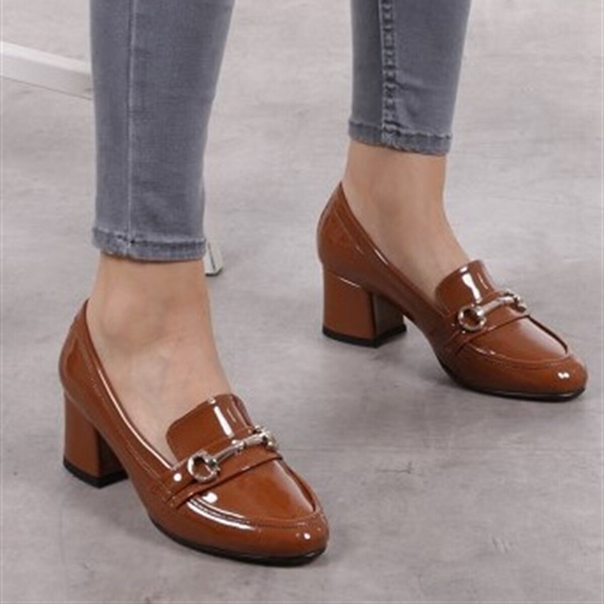 Mio Gusto Jamie noir, Tan, bordeaux couleurs 5Cm hauteur de talon décontracté chaussures de confort pour femmes , femmes chaussures , mocassin femme , chaussure femme , basket femme , basket femme