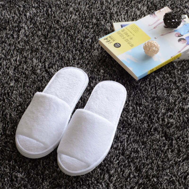 Ett par unisex mjuka botten vinter tofflor hotell resor bärbara tofflor engångs hem gäst inomhus bomull tyg toffel: Vit