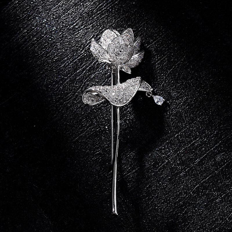 Schmuckset der marke red trees, damenbroschen und anstecknadeln, geschenkbox mit lotus-brosche für damen