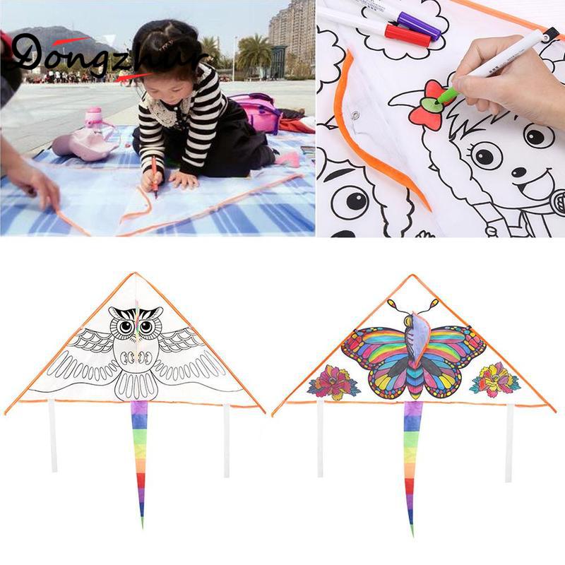 Enfants en plein air bricolage Graffiti cerf-volant dessin couleur rempli Triangle cerf-volant enfants éducation peinture volant cerf-volant avec poignée et ligne