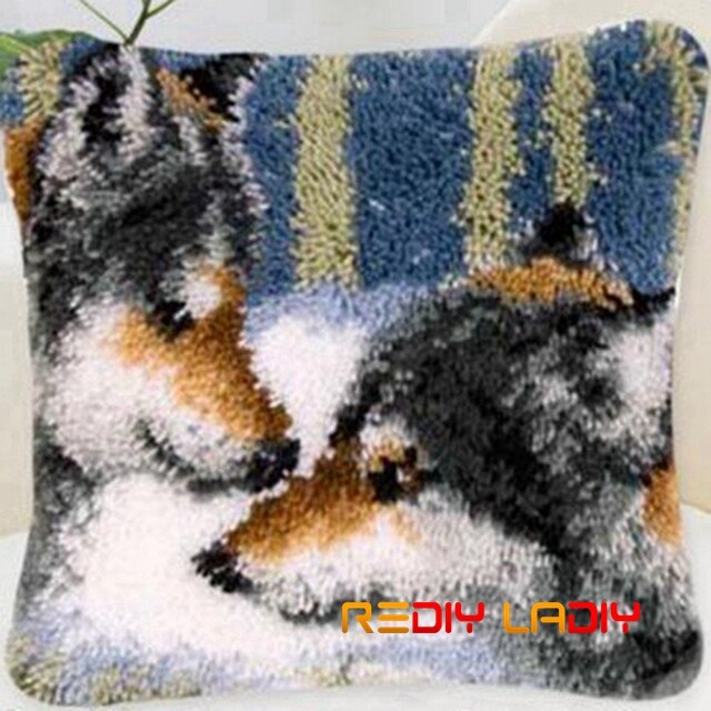 Latch Hook Kit Wolf Brothers Cushion Cover Pre-Printed Canvas DIY Yarn Crochet Crafts Pillow Case Size 43x43cm Sofa Bed Pillows: BZ899