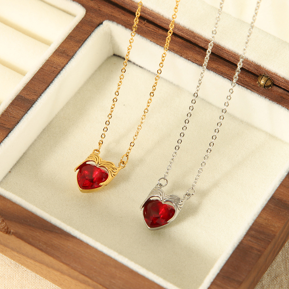 Movie Scarlet Witch Necklace Jewelry Cute Rhinestone Love Heart Helmet Pendant Choker Necklaces Geek Accessories