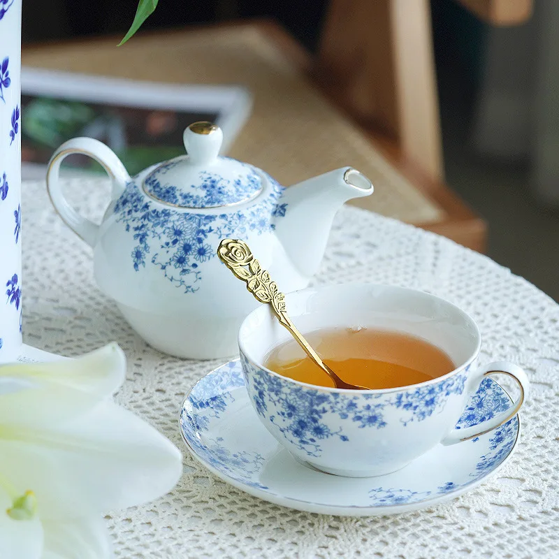Engelsk blomkanna klassisk blå och vit prästkragekanna hem keramisk kopp och fat phnom penh eftermiddagsblomsterteservis