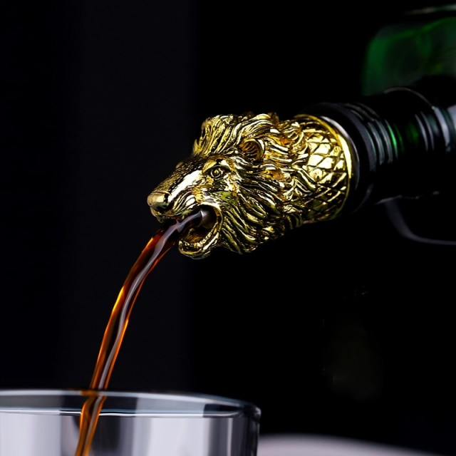 1PC Bar decoration accessories nightclub bar counter accessories red wine pourer zinc alloy rhino lion head wine stopper: lion   gold