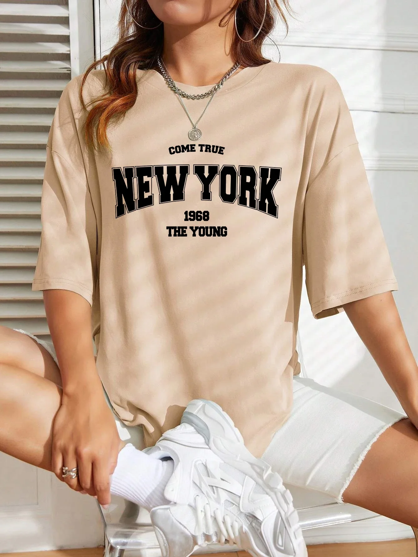 Quand 1968 The York Is Young Woman T shirt, fille, surdimensionné, 03/Top, créativité, streettershirt, vêtements décontractés individuels: S / BLEU CIEL