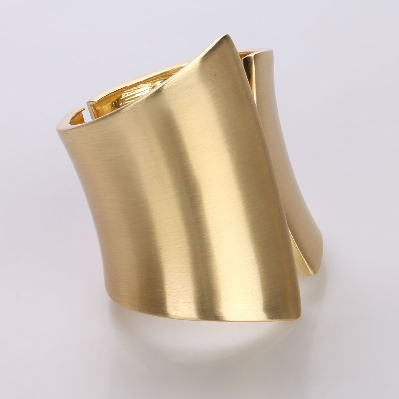 Goud Kleur Galvaniseren Grote Vrouwen Bangles Europese Top Onregelmatige Geometrie Pulseira Feminina