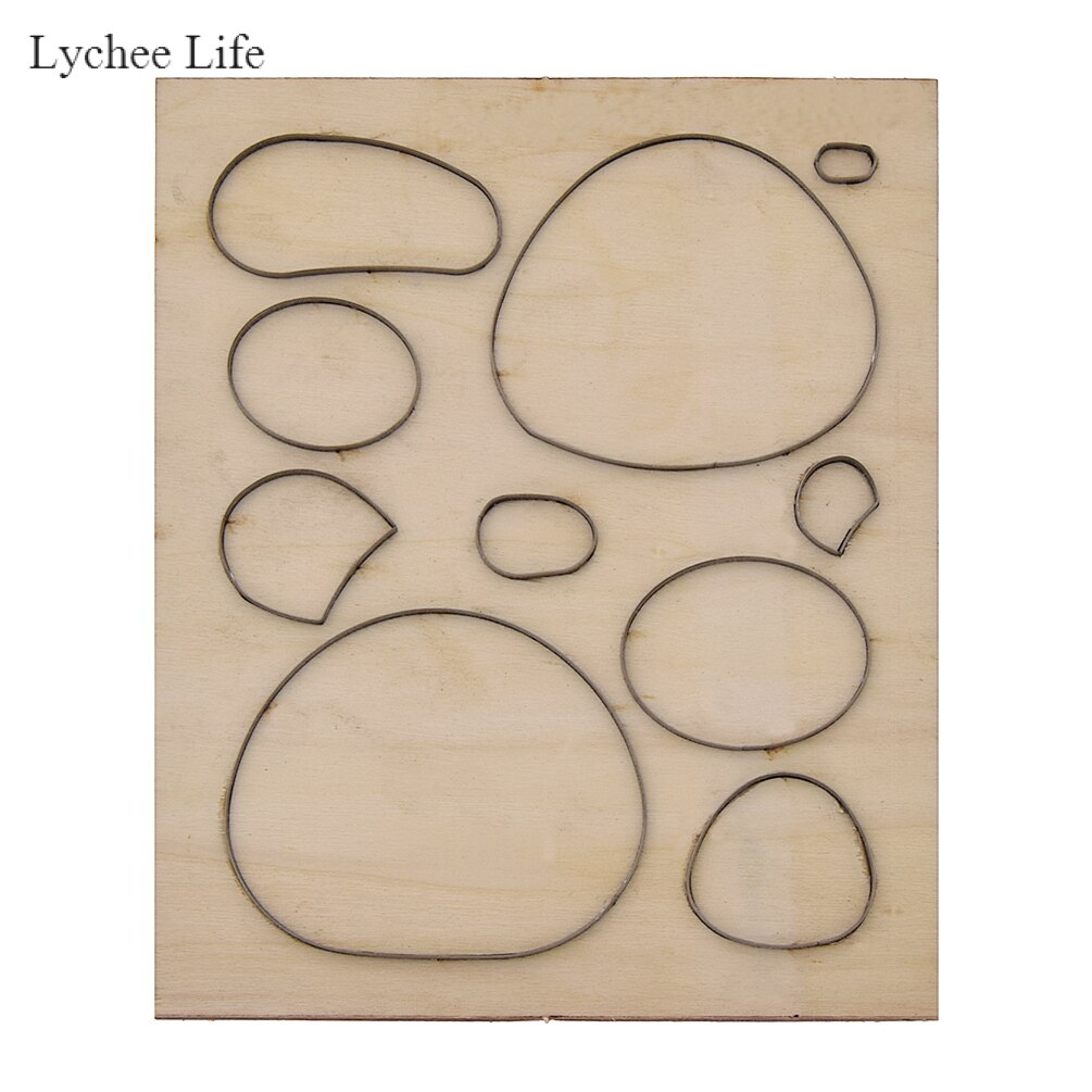 Lychee Life Handmade DIY Small Car Shaped Cutting Punching Model Wooden Leathercraft Cutter Tools: Small bear