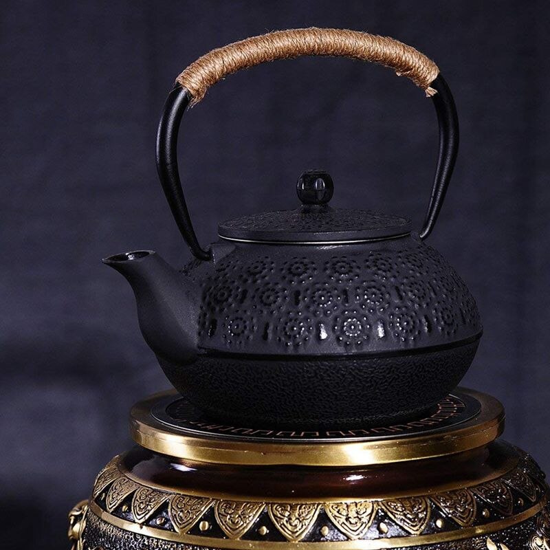 Japanese Cast Iron Teapot Kettle with Infuser / Strainer , Cherry Blossoms 30 Ounce ( 900 ml )