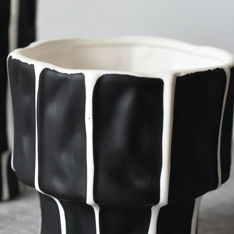 European Black and White Striped Ceramic Vase Desktop Living Room Furnishings Porcelain Crafts Countertop Vase Home Decoration