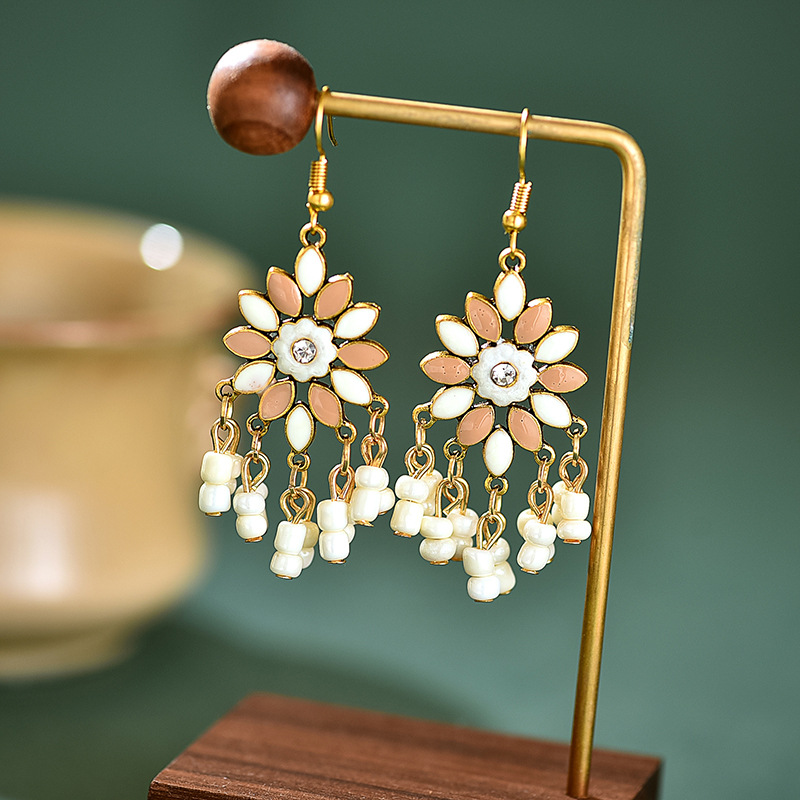 Bohemian Ethnic Flower Ladies Earrings for Women Boho Vintage Alloy Carved Beads Tassel Dangle Earrings Indian Jewelry: E1949-4 White