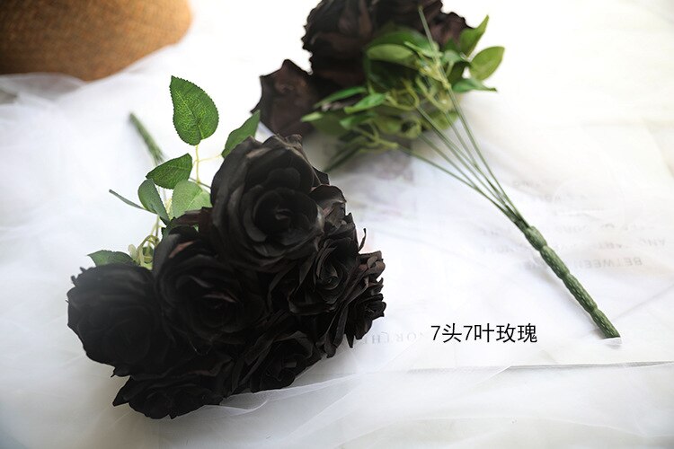 Kunstige silkeblomster sort rosenbuket krans til udformning af indretning vase faux blomster fest hjem dekoration tilbehør: 7 hoved rose med blad