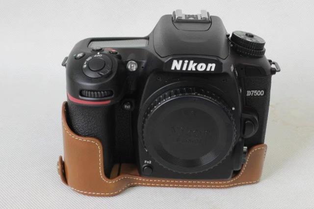 Custodia in pelle Pu versione apertura inferiore Base protettiva per metà corpo per Nikon D7100 D7200 D7500 D3200 D3100 D750 P1000 D810