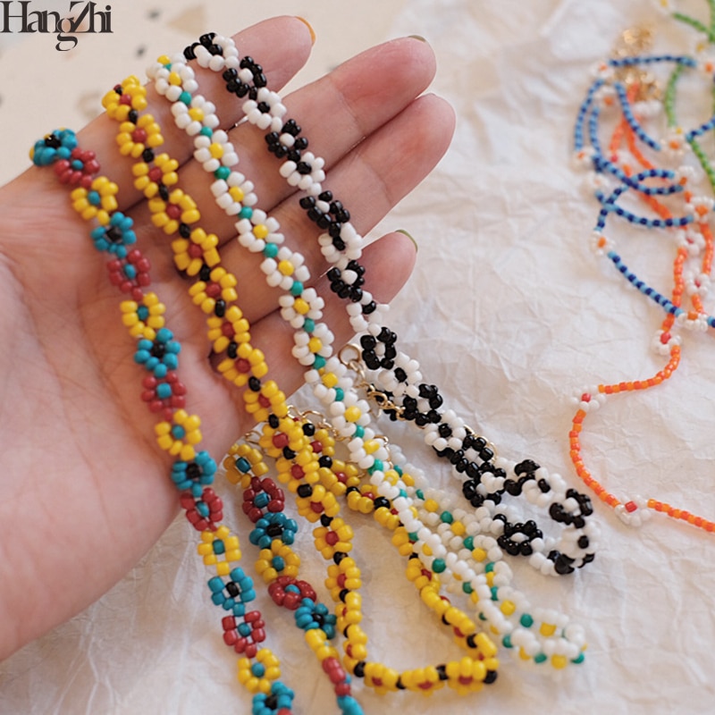 HangZhi Daisy Beaded Choker Necklace - Handmade Acrylic Flower Boho Jewelry for Women