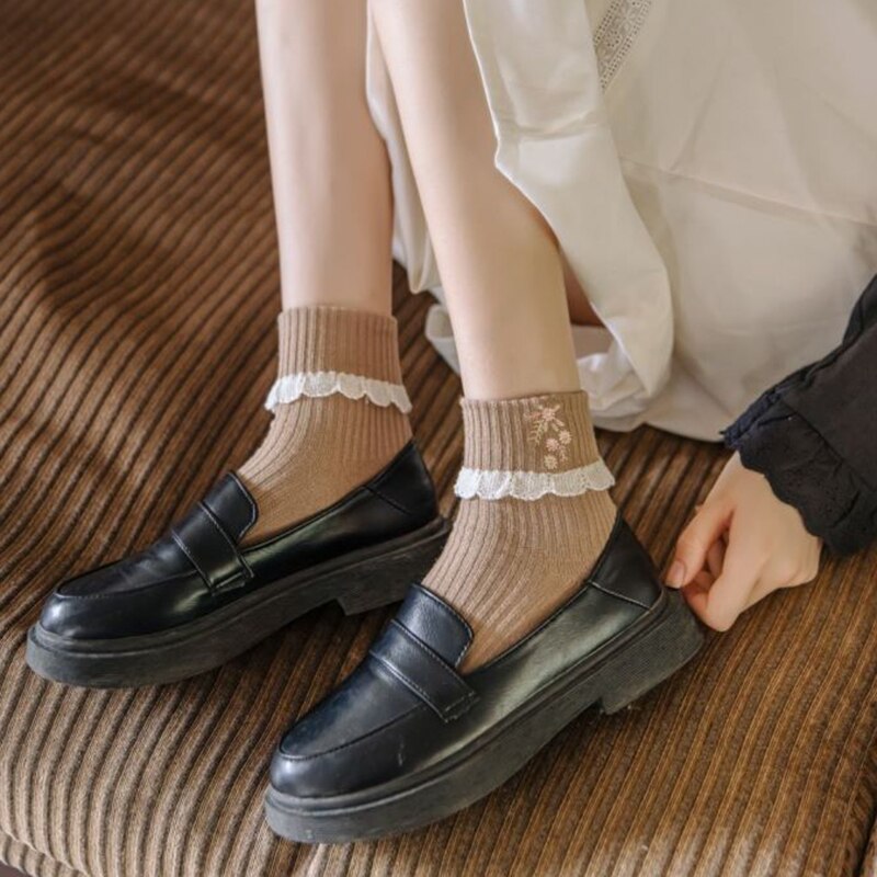 Calcetines con bordes de encaje para Mujer, medias con bordado de flores, Estilo Vintage, invierno, 2 pares