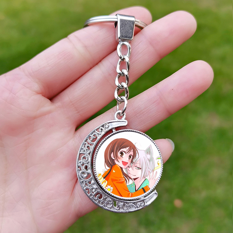 Kamisama Kiss-Llavero con póster para hombres y mujeres, pareja, figura de amor, Momozono Nanami, colgante de Luna giratoria de cristal, de Anime: Beige