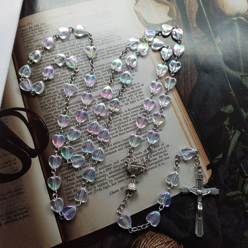 QIGO Die Rosenkränze Acryl Herz Katholischen Kreuz Anhänger Lange Halskette Religiöse Gebet Schmuck